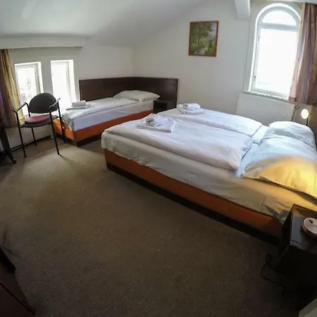 Eden Hostel *